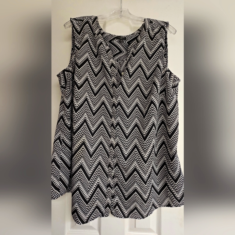 Talbots Black & White Sleeveless Blouse ⬅️